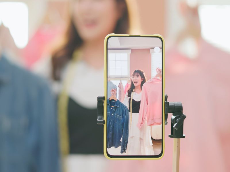 Como vender roupas online: 7 dicas práticas para começar